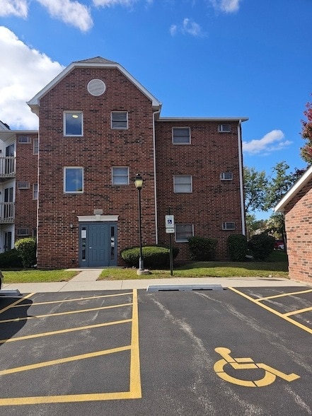 Primary Photo - 1354 Cunat Ct