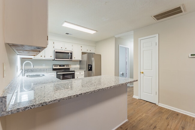 Building Photo - 313 Friarsgate Blvd