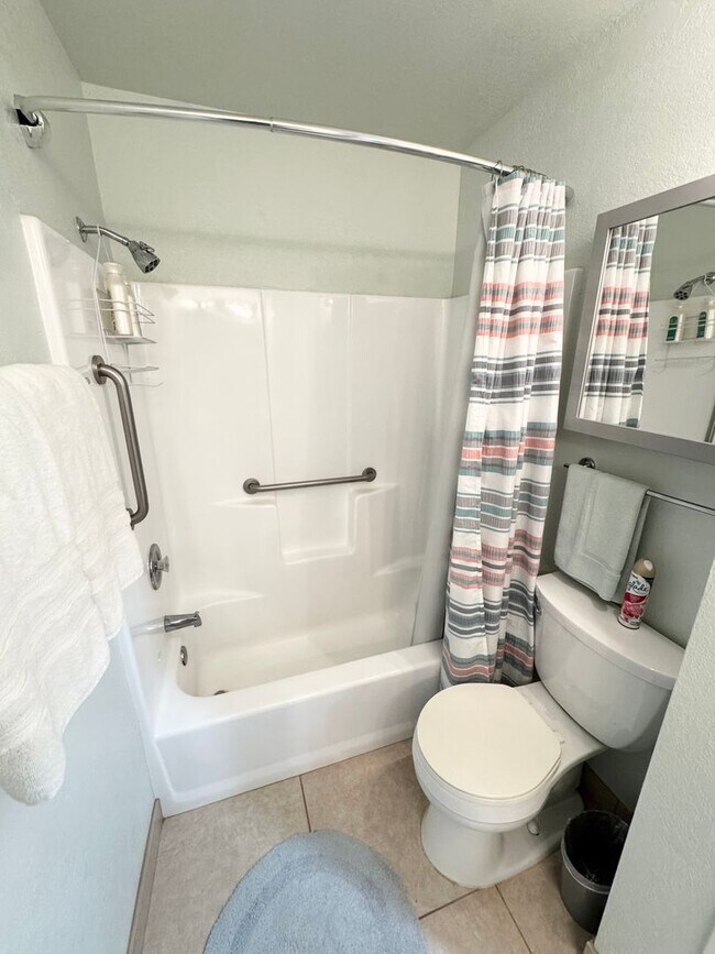 Building Photo - Long Term - Beautifully Updated 1 Bedroom Condo in Palm Springs Villas II
