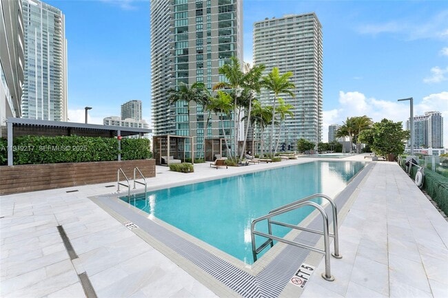 Building Photo - 3131 NE 7th Ave