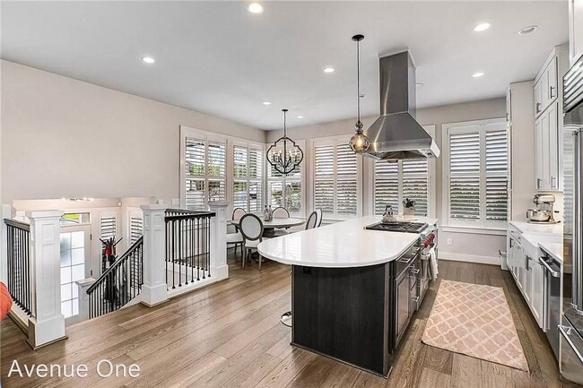 Building Photo - 3 br, 2.5 bath House - 957 W McGraw St #2