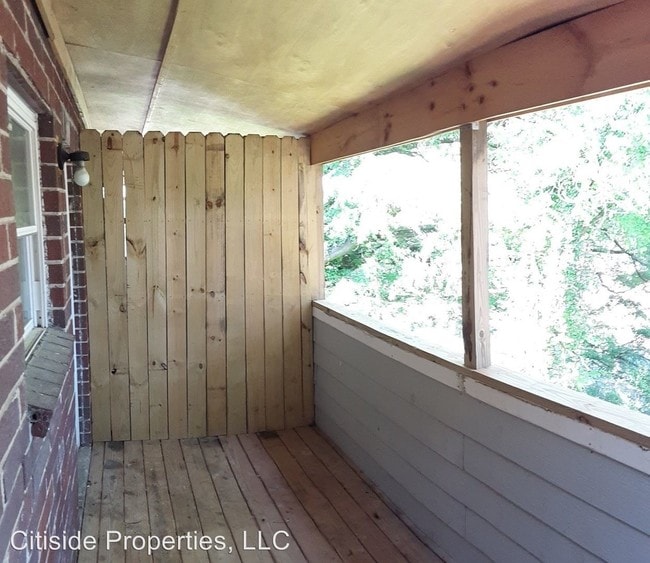 Building Photo - 208 Doane St SW