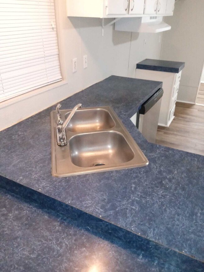 Building Photo - 3000 Poplar St