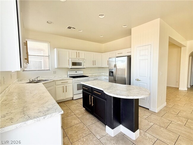 Building Photo - 4556 Hearts Desire Ave