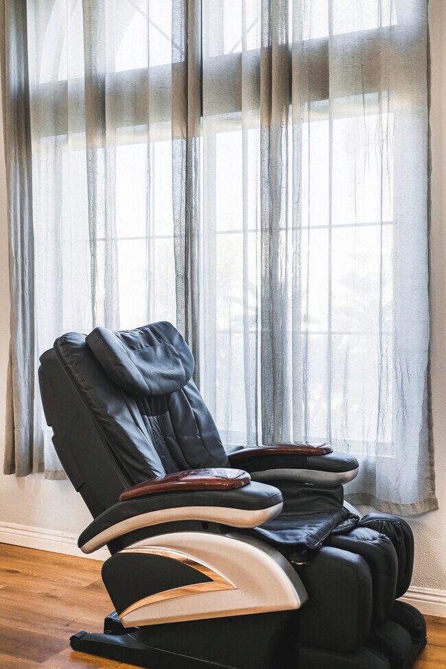 Building Photo - 1519 Walnut Ave