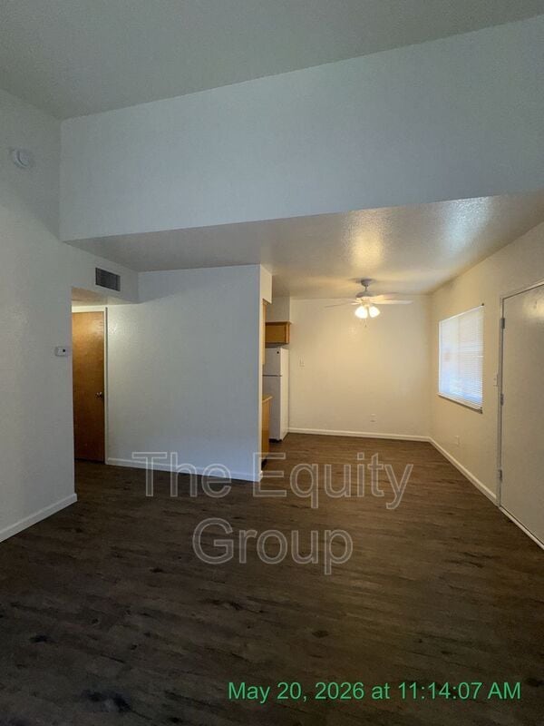 Building Photo - 1326 W Elowin Ave