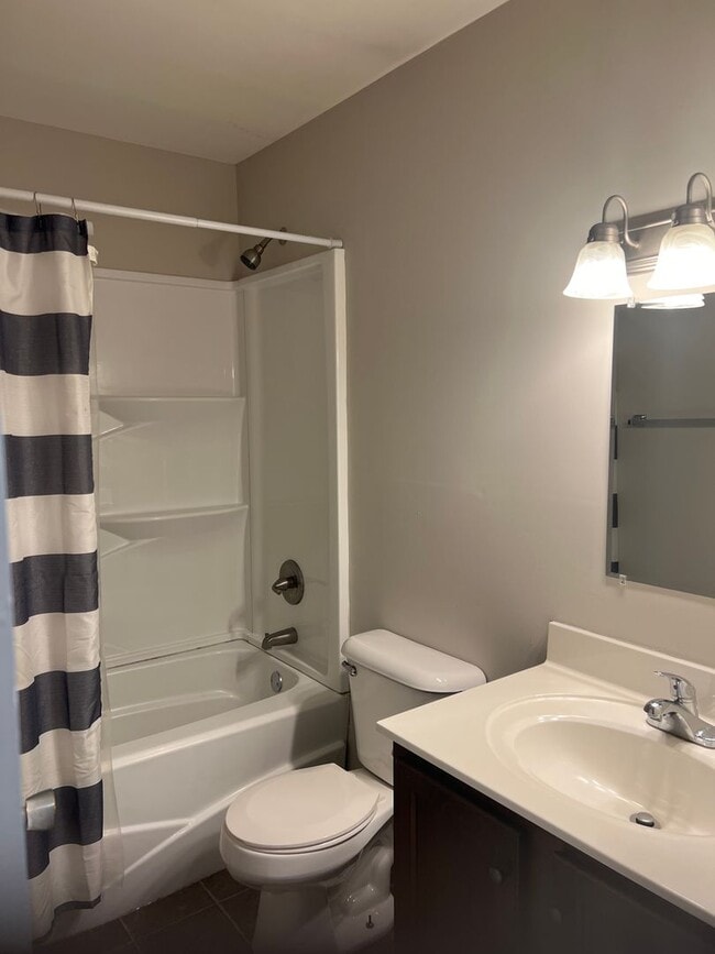 Building Photo - Two Bedroom One Bath
