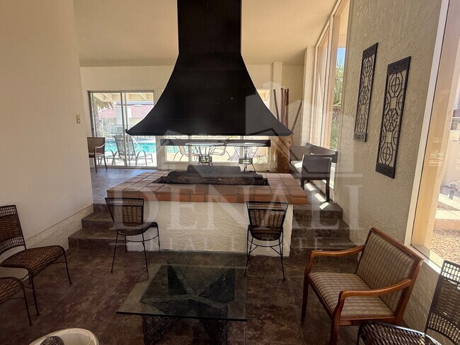 Building Photo - 7920 E Arlington Rd