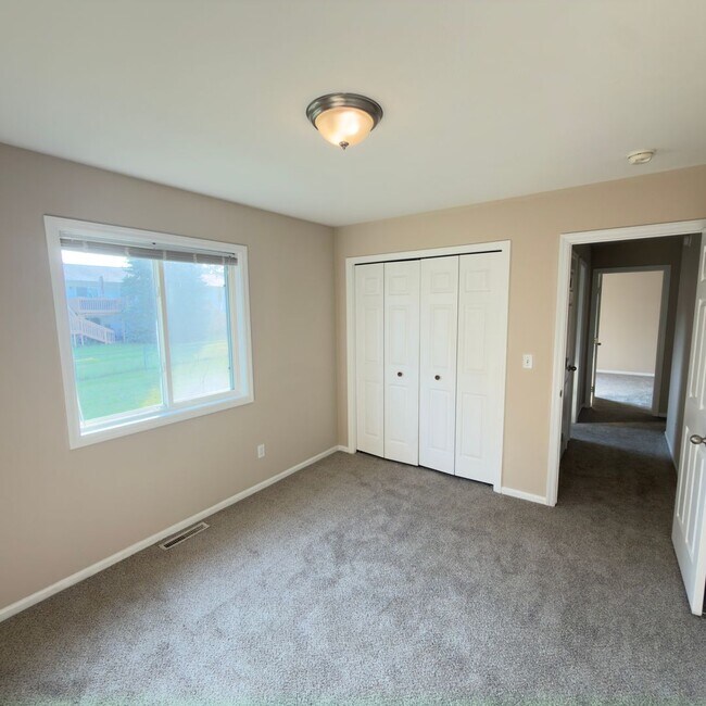 Building Photo - 4443 Hillrise Ct NE