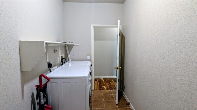 Building Photo - 114 Ambrose Dr