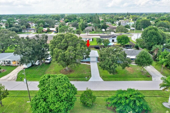 Building Photo - 1124 SE Ladner St