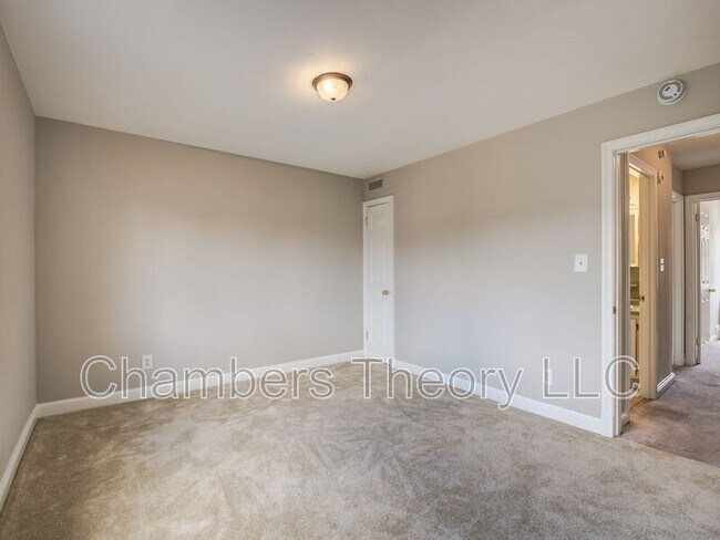Building Photo - 1417 Downing St NE