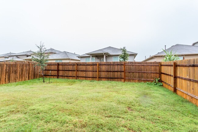 Building Photo - Beautiful 3 Bed / 2.5 Bath Home with High ...