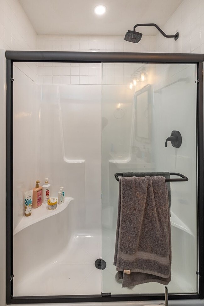 Building Photo - Gorgeous home for rent in very desirable M...