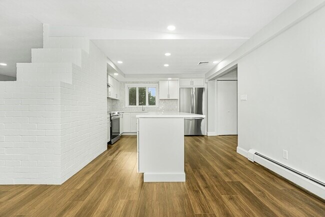 Building Photo - 57 Sloane Dr