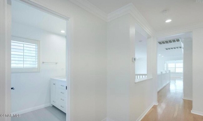 Building Photo - 3064 Ferncrest Pl