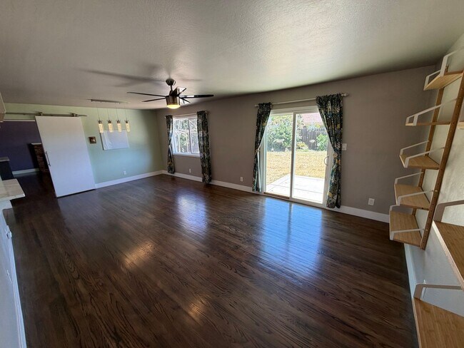 Building Photo - 3 Bedroom | 2 Bathroom | Single family home in Golf Course Terrace