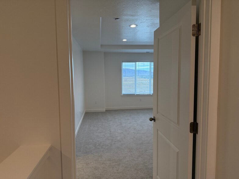 Building Photo - 1485 N 305 E