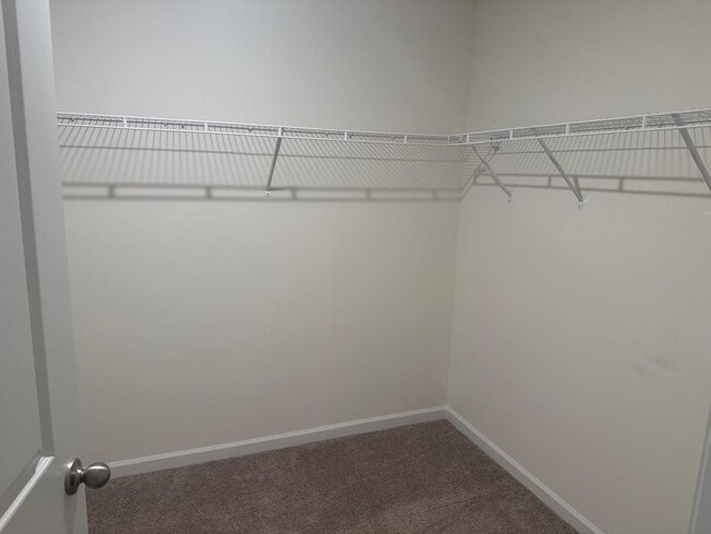 Building Photo - 915 Utopia Ln