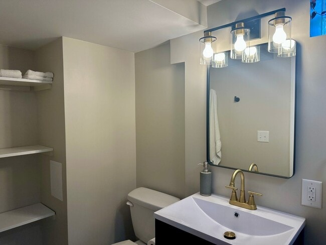 Building Photo - Beautiful house...RESERVE NOW FOR AUGUST 1...