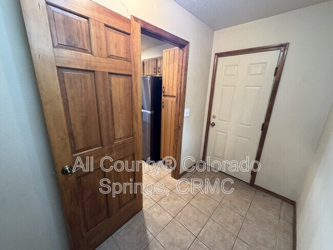 Building Photo - 380 Ponderosa Ln