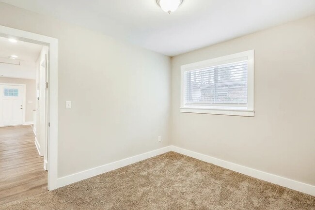 Building Photo - 2122 Nichols Ln