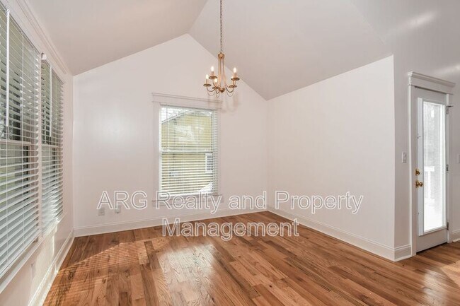 Building Photo - 2215 Lang Dr SW