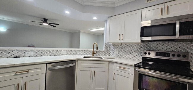 Building Photo - 400 Scotia Dr