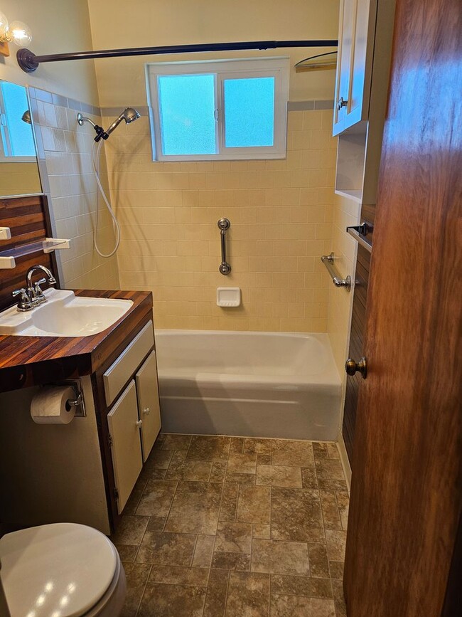 Building Photo - 2 bedroom, 1 bath house in Morro Bay