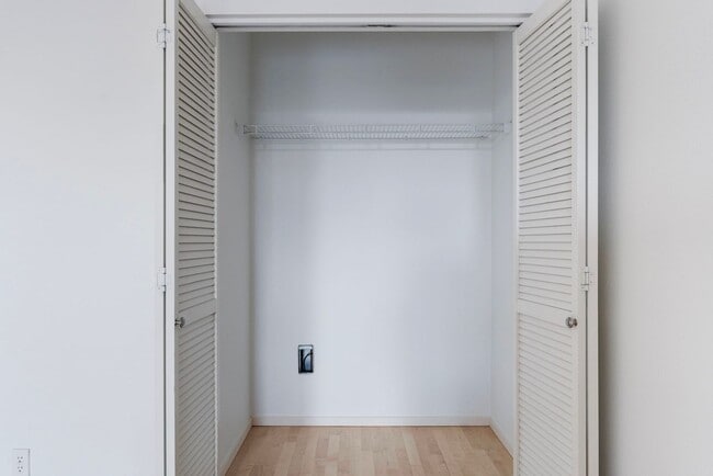 Building Photo - 618 NW 12th Ave