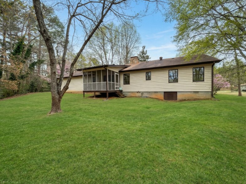 Building Photo - 691 Kirkus Dr SE