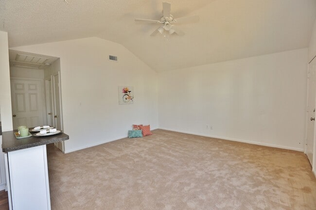 Building Photo - UPDATED & READY 07-14-25! 2-Bedroom 2nd Fl...