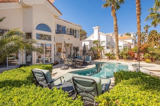 Building Photo - 8856 Rainbow Ridge Dr