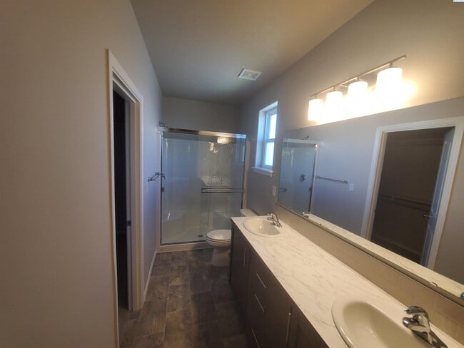 Building Photo - 722 Zee Pride Ln