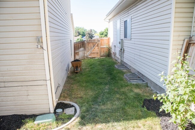 Building Photo - $200 Off Monthly til November!! Spacious 4...