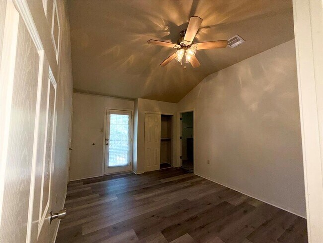 Building Photo - 10058 Emnora Ln