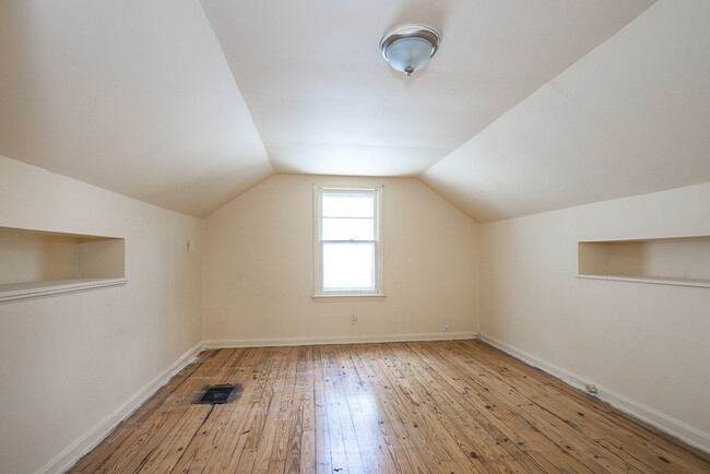 Building Photo - Convenient Showings — No Appointment Needed!