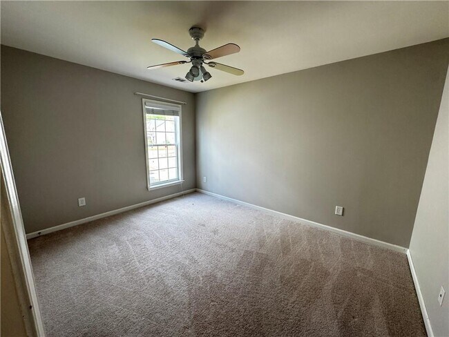 Building Photo - 2530 Vistoria Dr