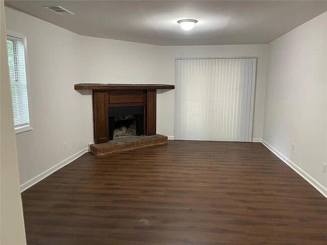 Building Photo - 5140 Farm Pl Dr NE