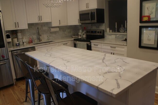 Building Photo - 201 Castleton Terrace