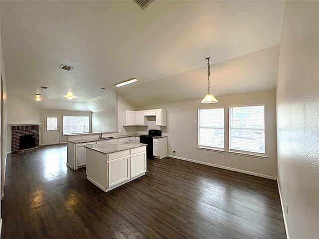 Building Photo - 1923 Pin Oak Ln