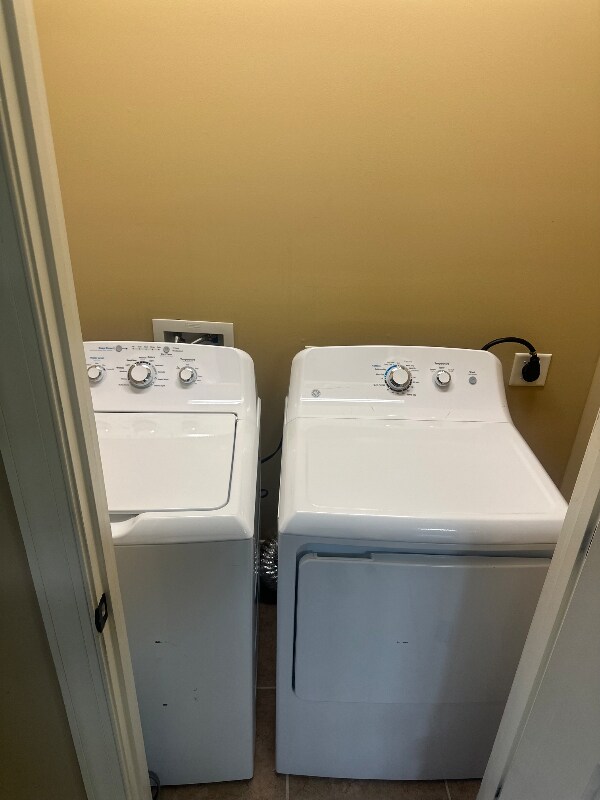 Building Photo - 6911 Spanglers Spring Way