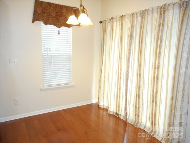 Building Photo - 15519 Stronvar House Ln
