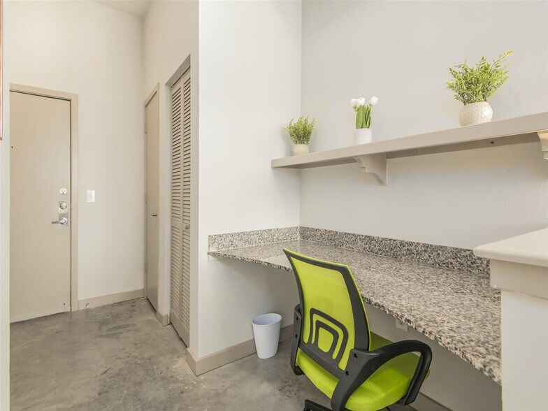 Building Photo - 2344 Camden Dr