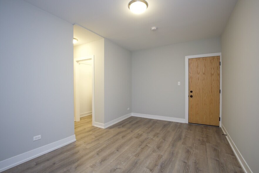 Building Photo - 436 W Belden Ave