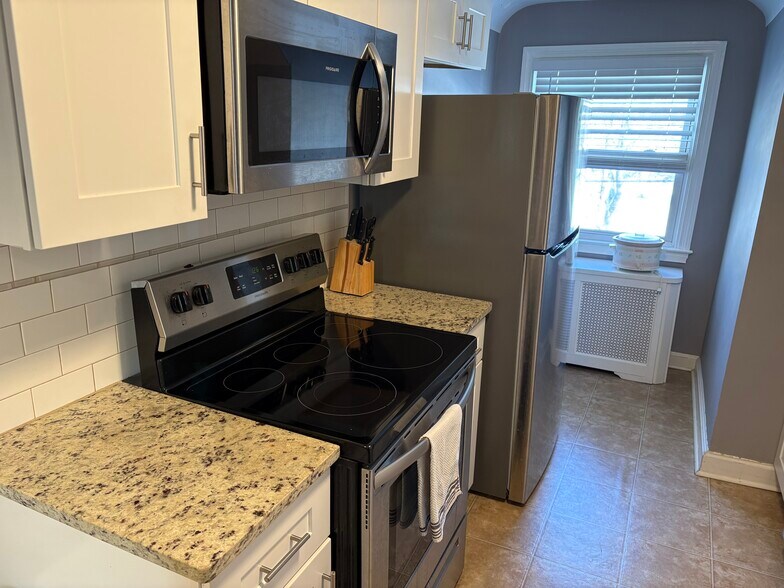 Building Photo - 418 Highland Ave