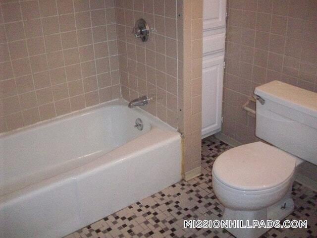 Building Photo - 40 Hillside St