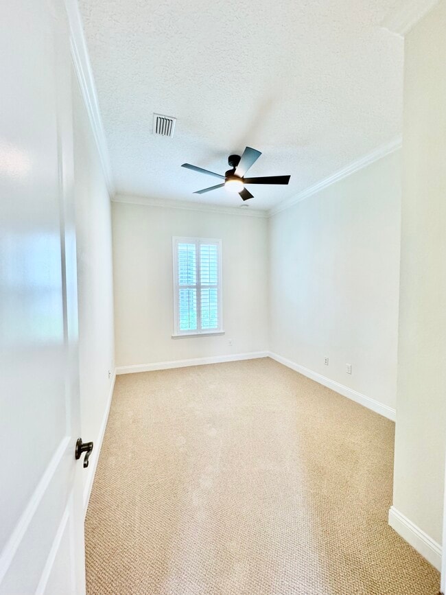 Building Photo - 45 Rinaldo Way