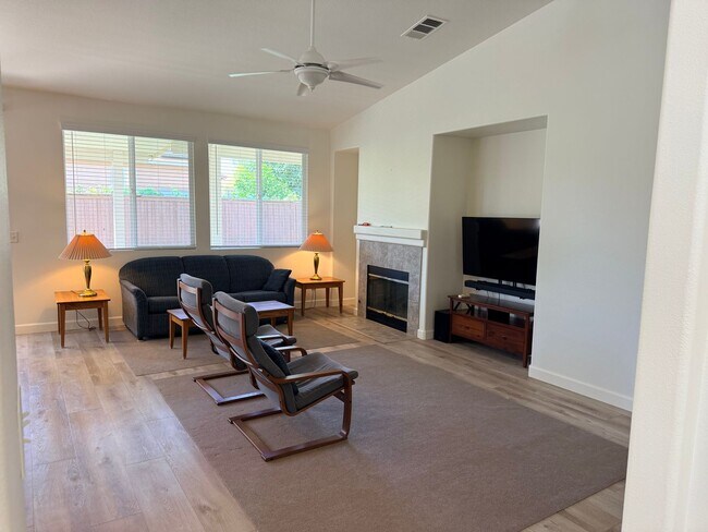 Building Photo - Beautiful 4-Bedroom Single-Story Home for Rent in Murrieta