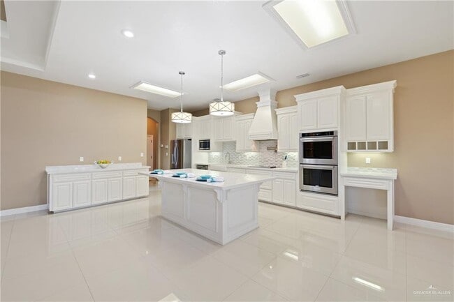 Building Photo - 34 El Caribe Cir S